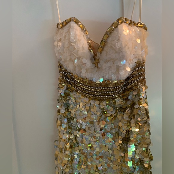 PROM/Formal Dress - Picture 2 of 3